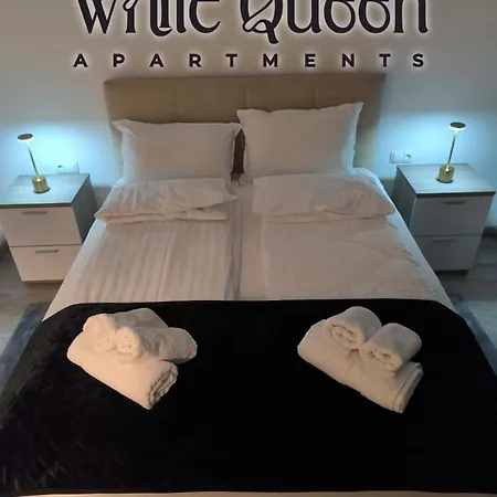 Daire White Quenn *