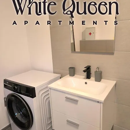 White Quenn Sanski Most