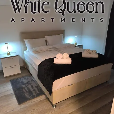 White Quenn Daire *