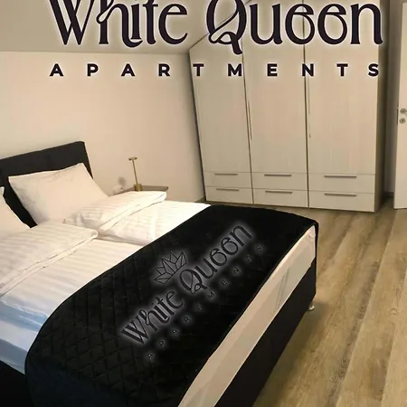White Quenn Daire Sanski Most